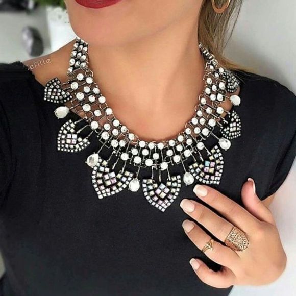 “BOHEMIAN NIGHTS” Crystal Rhinestone Statement Necklace - Picture 2 of 15